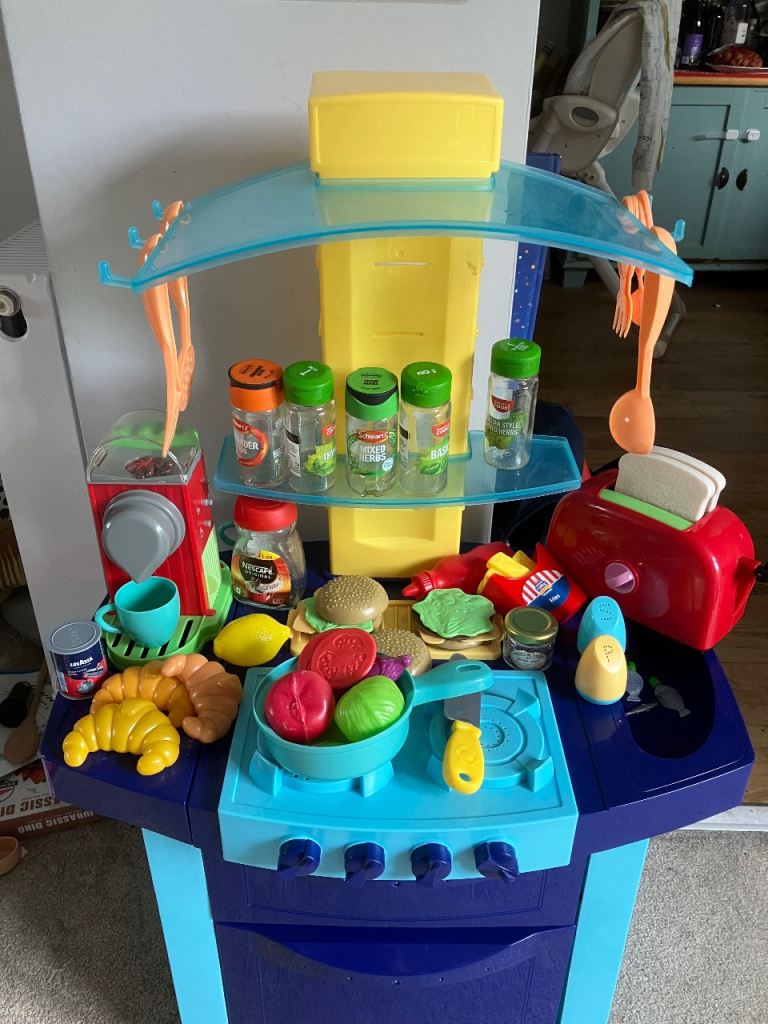 Toy kitchen and lots of extras