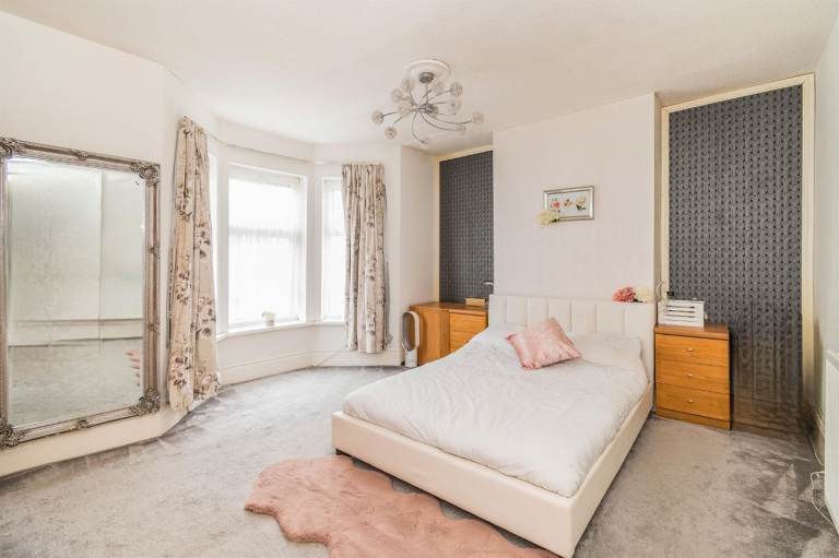 4/5 bed house for rental frm May/June