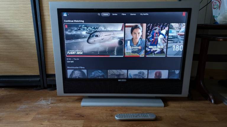 TV 32 inch LCD 