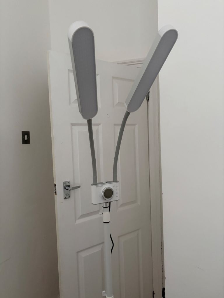 White LED Floor Lamp for Beauty Work – Good Condition