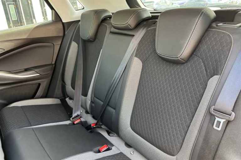 2022 Vauxhall Grandland 1.6 Hybrid GS Line 5dr Auto HATCHBACK PETROL/ELECTRIC Automatic