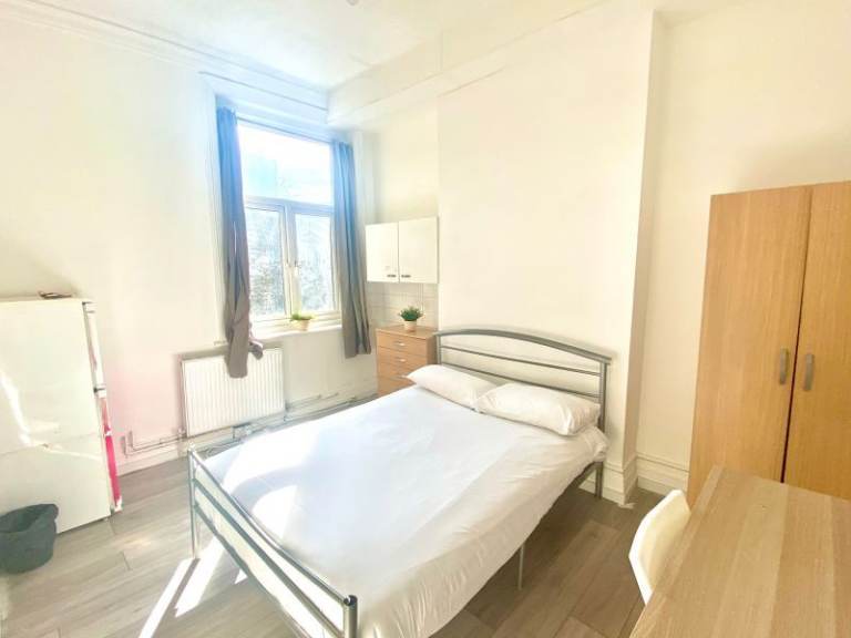 Double room in Kilburn High Road