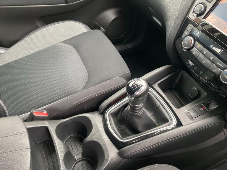 2019 Nissan Qashqai 1.3 DiG-T N-Connecta 5dr HATCHBACK PETROL Manual