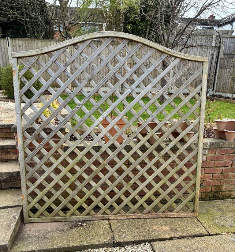 Decorative Dometop Lattice  Garden Fence  