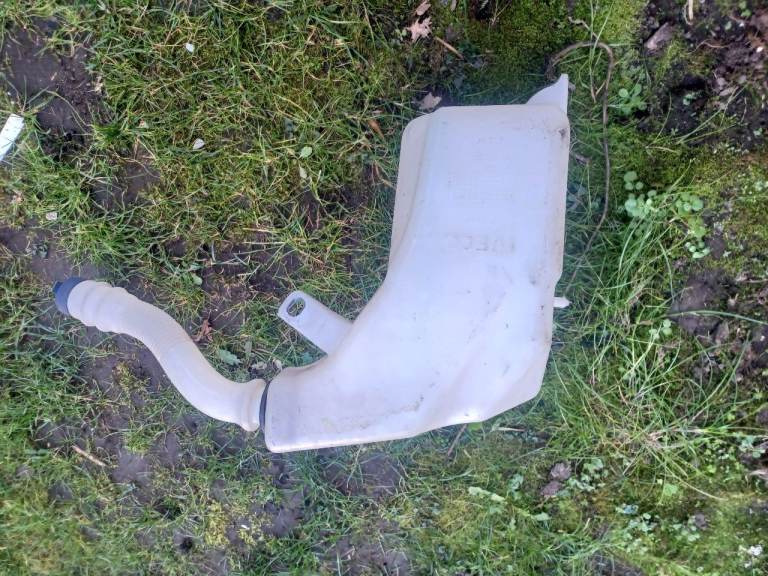 Genuine Iveco Daily Windscreen Washer Reservoir Tank