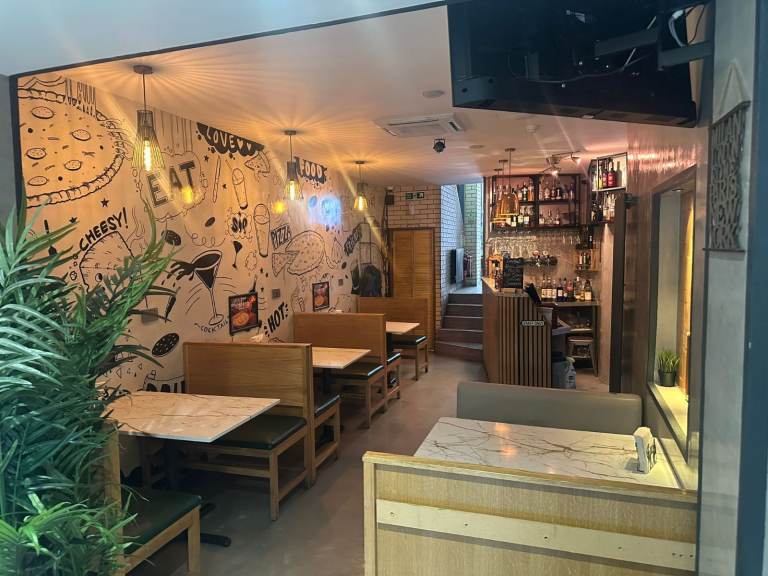 High Turnover Established Italian Pizza Restaurant for Sale – East London (80 covers)