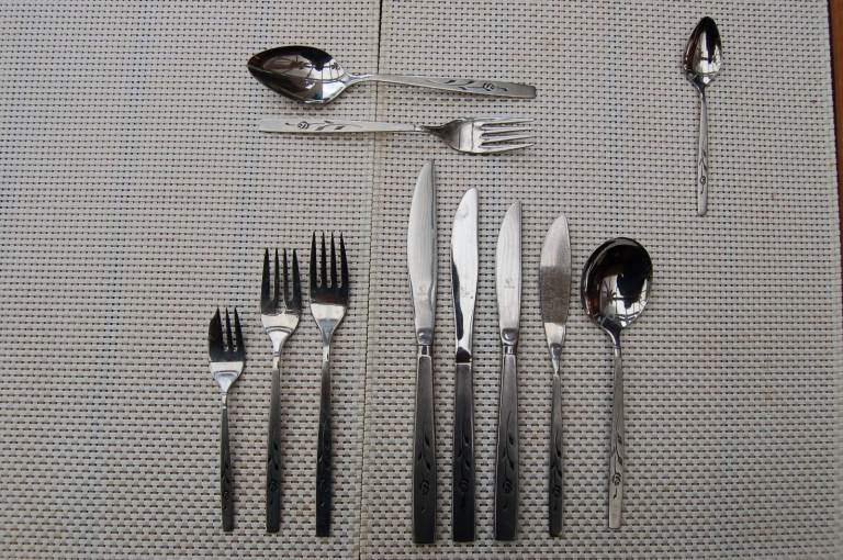 Oneida Capistrano Cutlery, Lightly Used, in Excellent Condition, Over 100 Items.