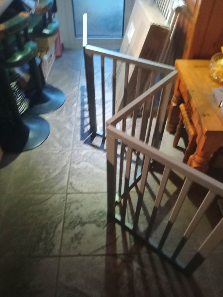 NEW Baby/ Pet Dog Folding Guard/Barrier  (x 4 panels)