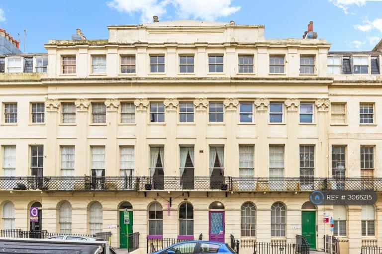 1 bedroom in Oriental Place, Brighton, BN1 (#3066215)