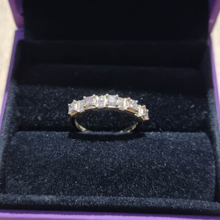 Gold 9ct Diamond half hoop ring. 0.50ct 