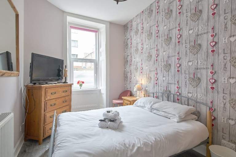 Furnished Bedroom with Private Ensuite Bathroom, rent fully includes all bills,WiFi,council tax,etc