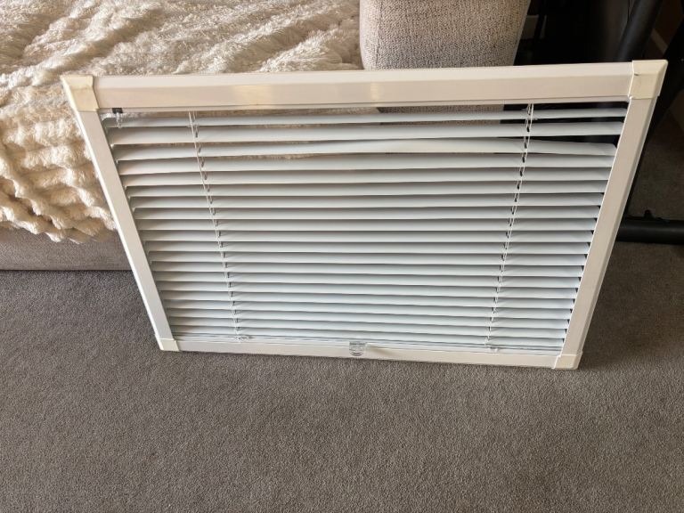 White Venetian Perfect fit blinds x5 