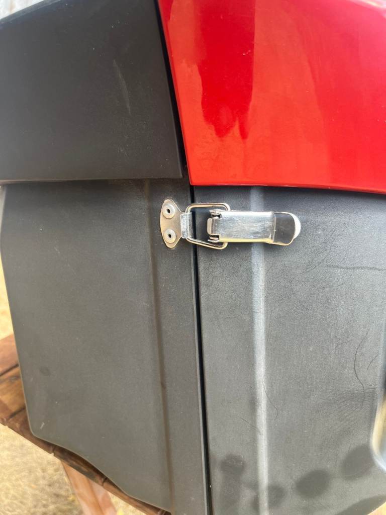 Genuine OEM BMW Motorrad R1200RT Right Pannier Case - Mars Red Metallic – Lock & Key – 2014–2018