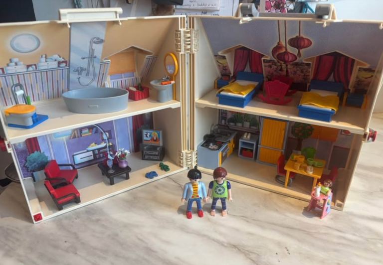  Playmobil carry along house