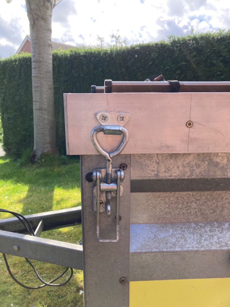 Camping / small tipping trailer with lid and bike rack