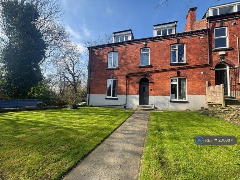 1 bedroom flat in Buckingham Mount, Leeds, LS6 (1 bed) (#2808871)