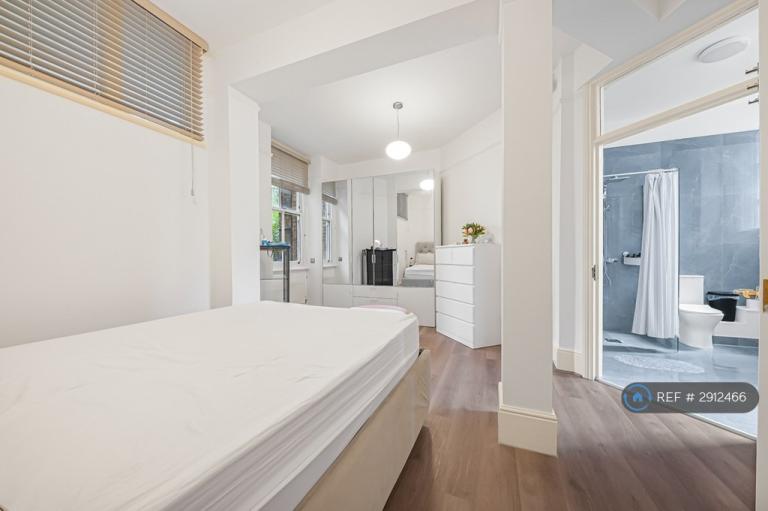 1 bedroom flat in Dulverton Mansions, London, WC1X (1 bed) (#2912466)