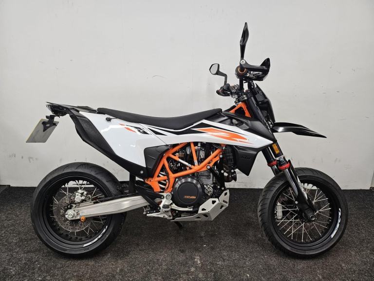KTM 690 SMC R ** LOW MILEAGE - FULL HISTORY - MOT APRIL 2027 **