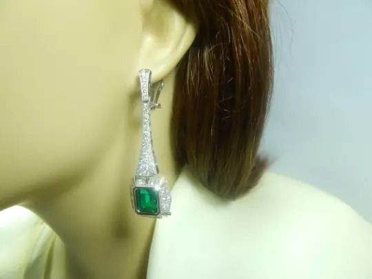 Colombian Fine Emerald Earrings 8.42 / D. 4.50 Cts 18K Yellow Gold & Platinum