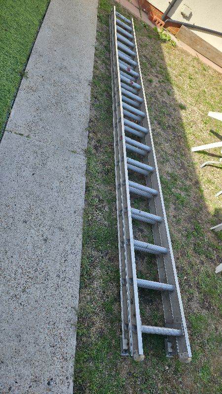 Extended long ladder aluminium