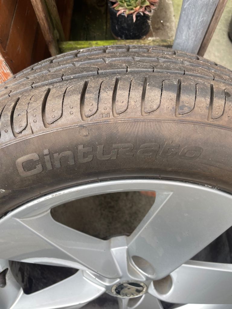 Genuine 2017 to 2025 skoda karoq alloy wheels 215.55.17 pirelli tyre p7
