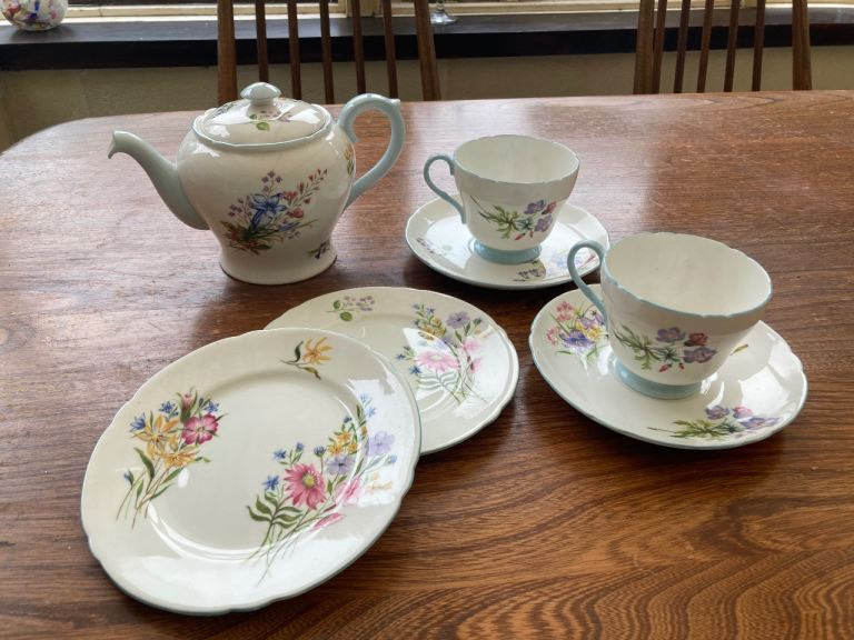 Shelley tea pot and tea set