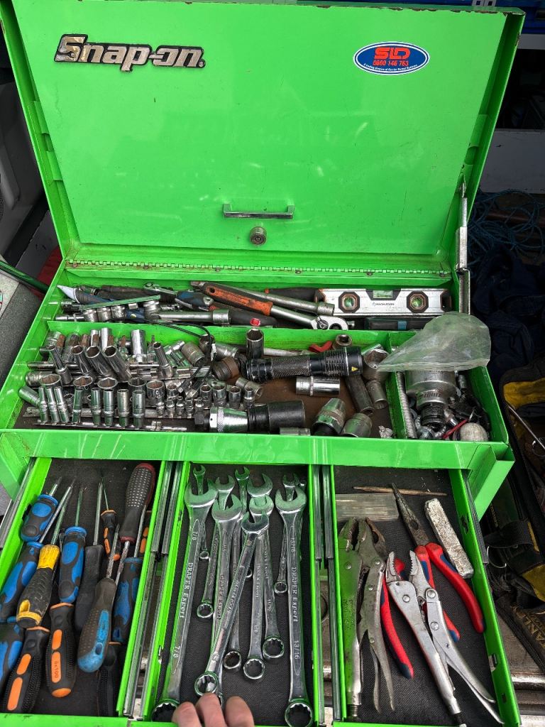 Green snap-on 32inch chest with tools 