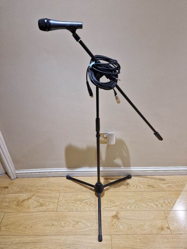 Sennheiser e835 Cardioid Vocal Microphone with K&M Boom Mic Stand 