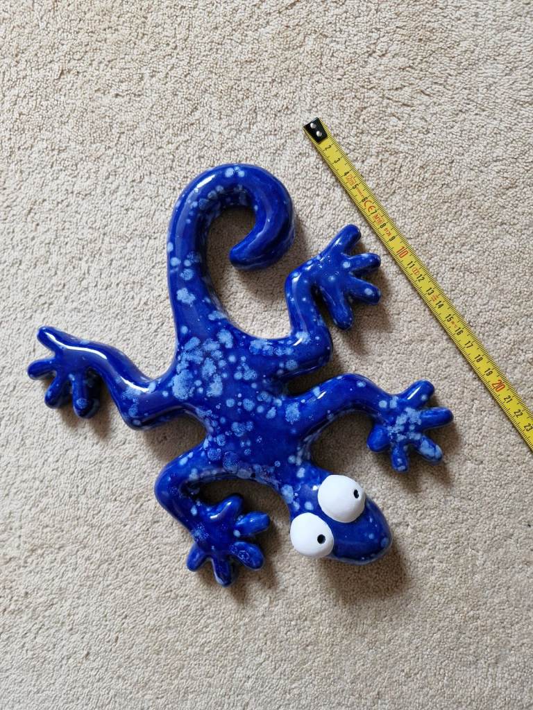 Wall art ceramic gecko