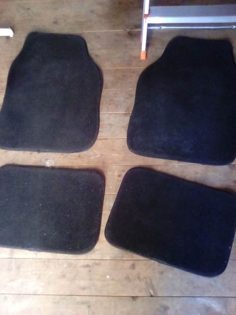 4 Car Mats. Black