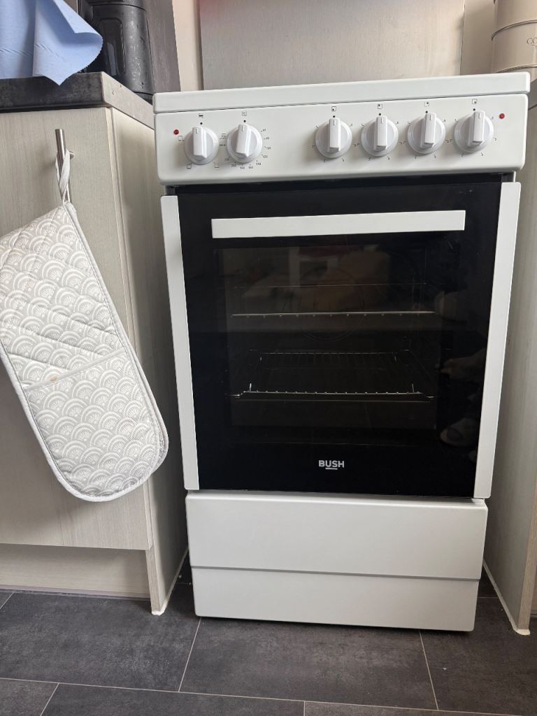 Bush freestanding electric cooker 