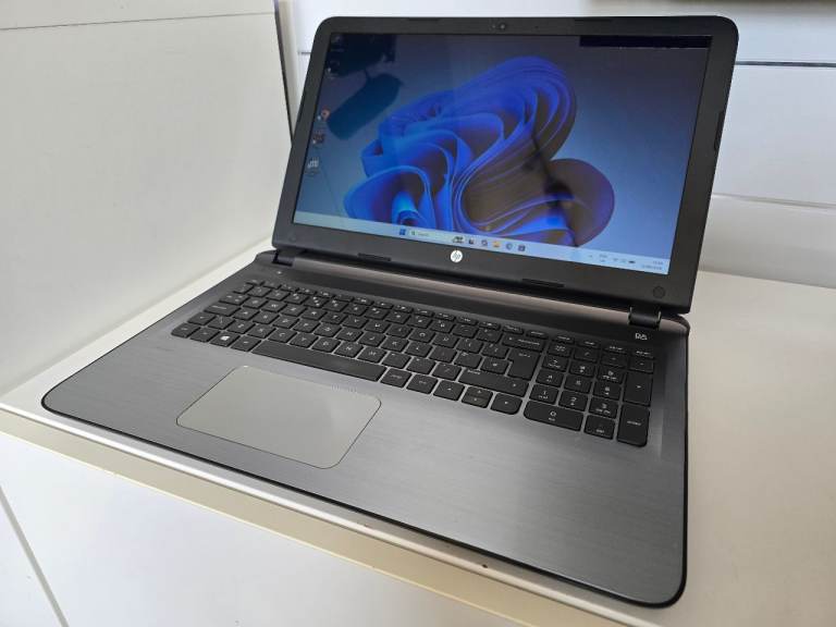 HP Pavilion 15-ab105 15inch laptop 8GB Ram, Win 11