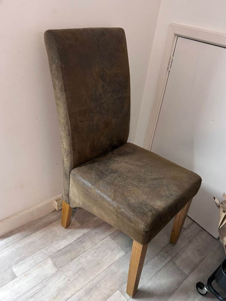 image for 4 dinning chairs 