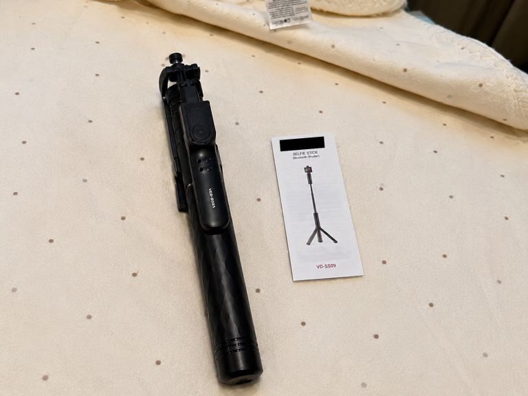 Bluetooth Selfie Stick Tripod with Remote – As New