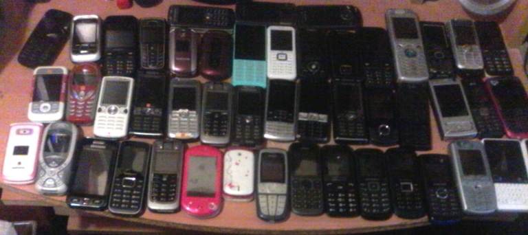 Large Bundle of Old Mobile Phones – Various Brands, Fair Condition