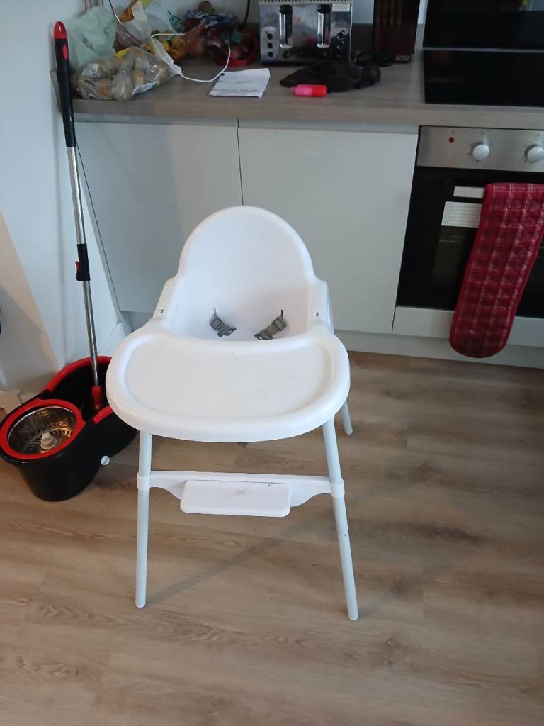 White Baby High Chair with Tray – Good Condition