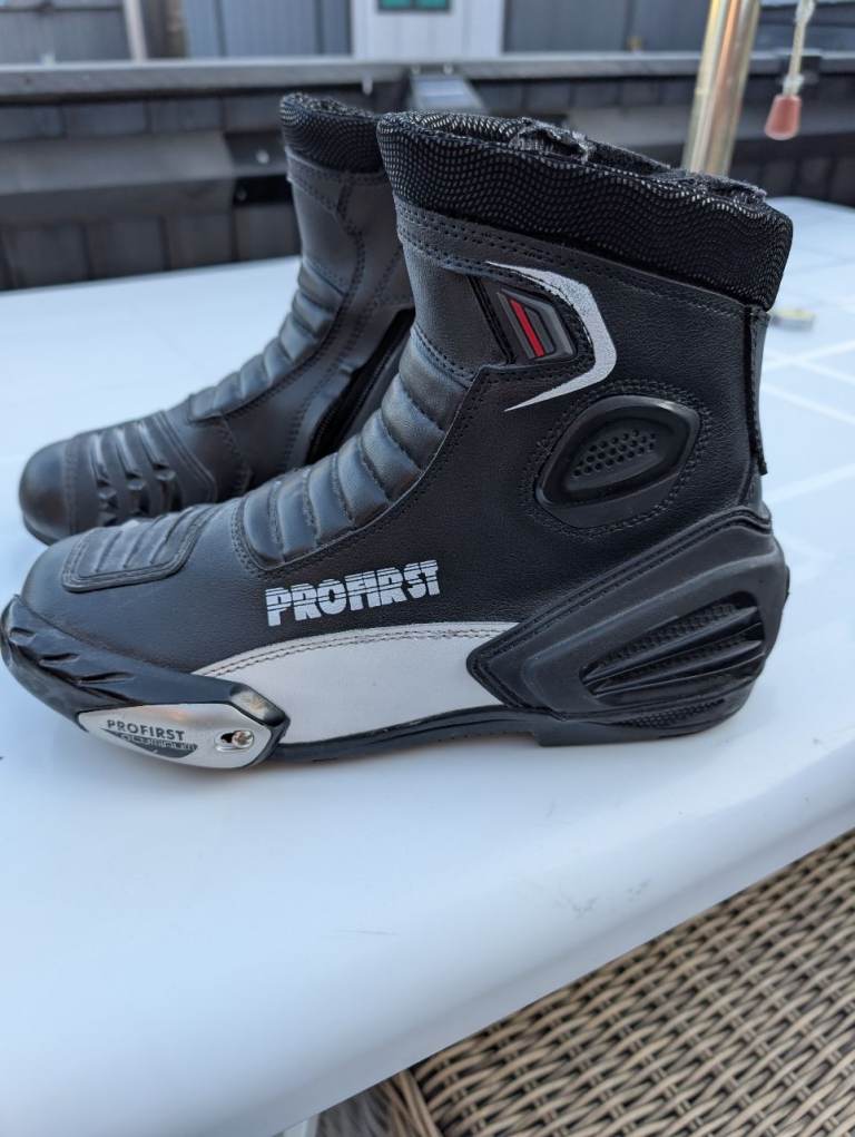 Motorcycle boots 