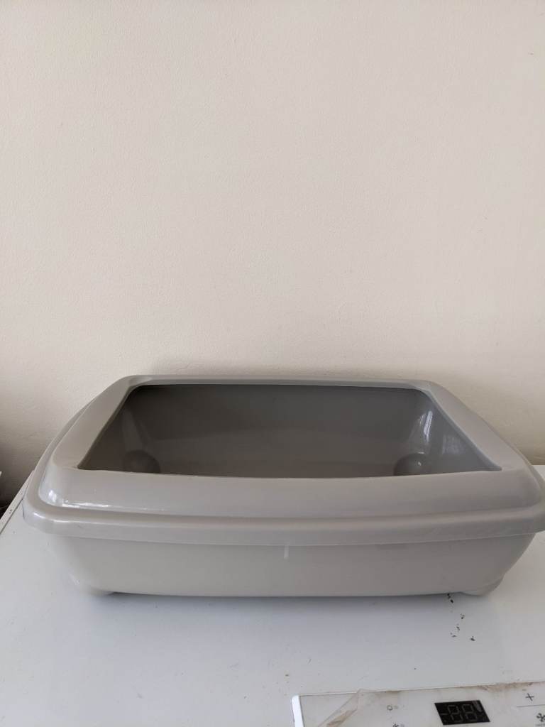 Large cat/ kitten litter tray
