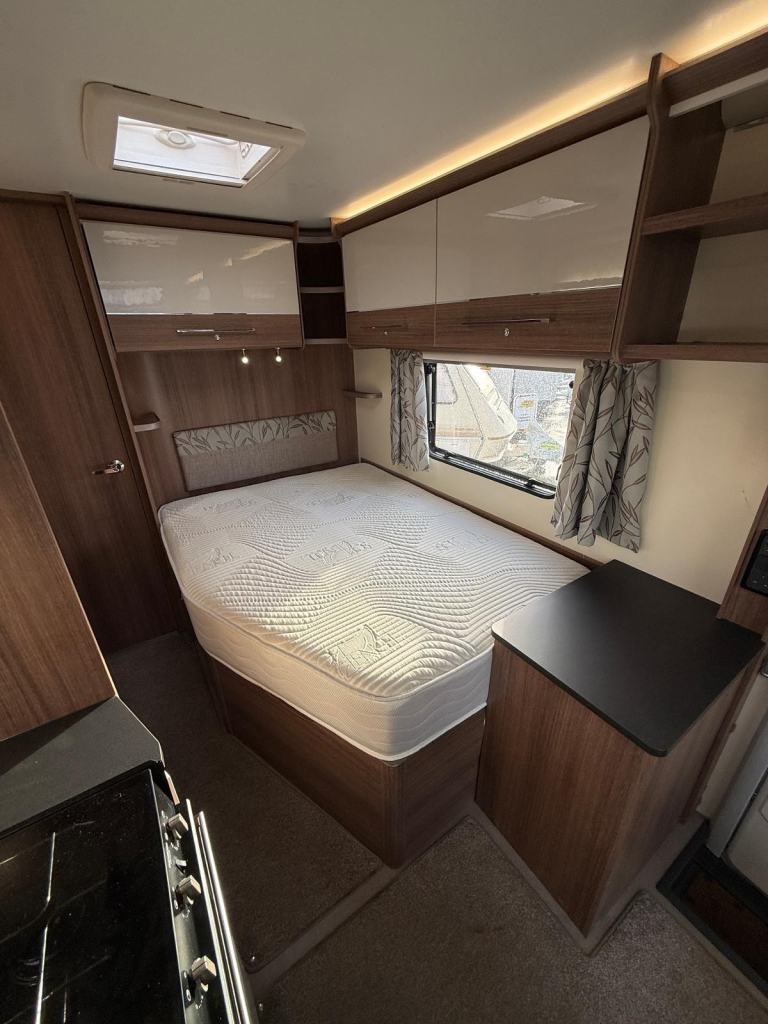 Bailey Advance 76-2 Fixed Bed Full Rear Bathroom