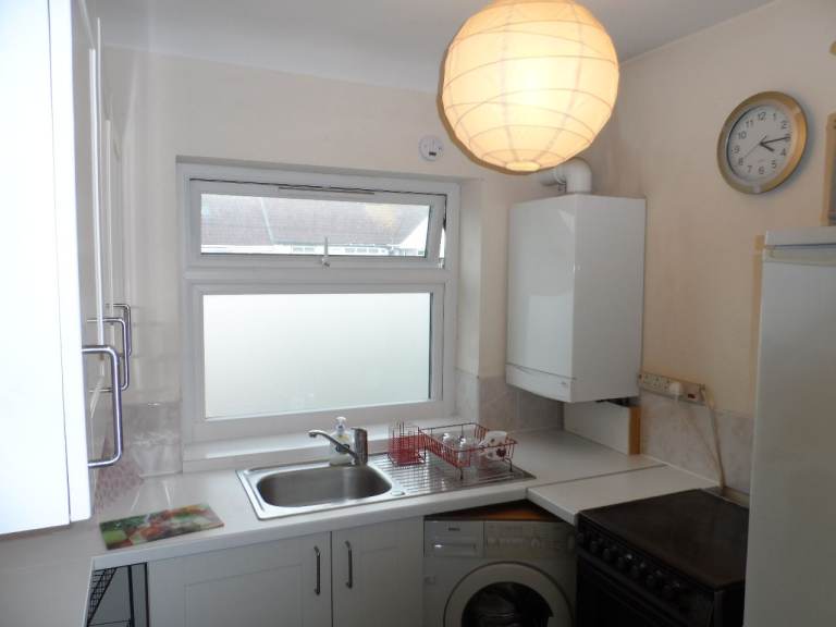 One Bedroom Flat To Rent - Coniston Avenue, Perivale, Greenford, UB6 8EE