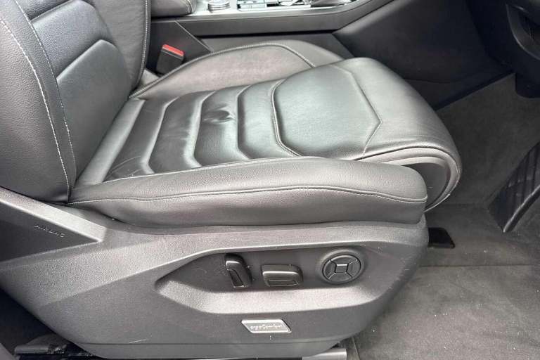 2018 Volkswagen Touareg 3.0 V6 TDI 4Motion R-Line Ã¢Â­Â14 way power adjustment, Innovation cockp...