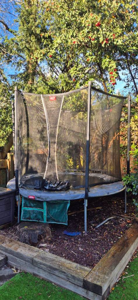 BERG Favorit 270 9ft Regular & Safety Net Trampoline (approx £469 new) Incl Manual & Original Tools