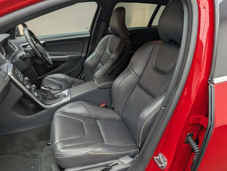 2017 Volvo V60 2.0 D3 R-Design Nav Estate 5dr Diesel Auto Euro 6 (s/s) (150 ps) PARK ASSIS ESTATE...