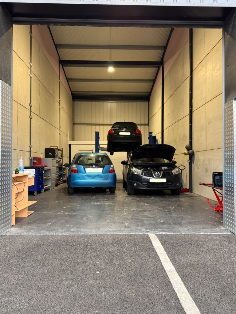 Garage for sale with full equipments