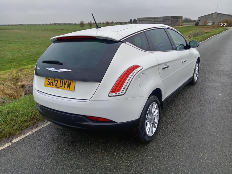 2012 Chrysler Delta 1.4 M-Air SE SAT NAV SHOWROOM CONDITION CAN SECURE 24/7 ON NET DELIVERY AVA H...