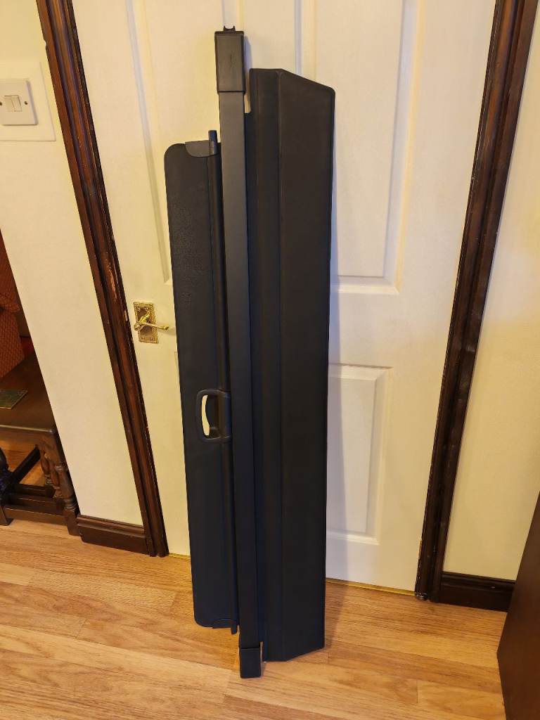 Ford Galaxy retractable boot cover/parcel shelf. 