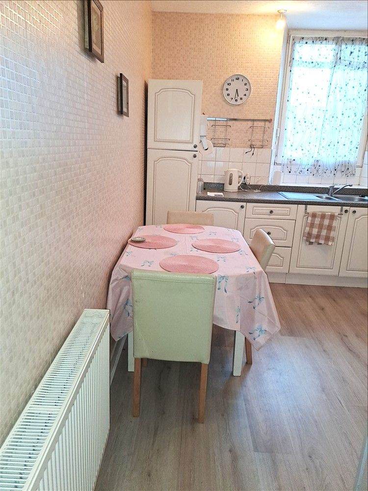 Spacious 1 Bedroom Flat, fully furnished in Sinclair Road, Aberdeen AB11