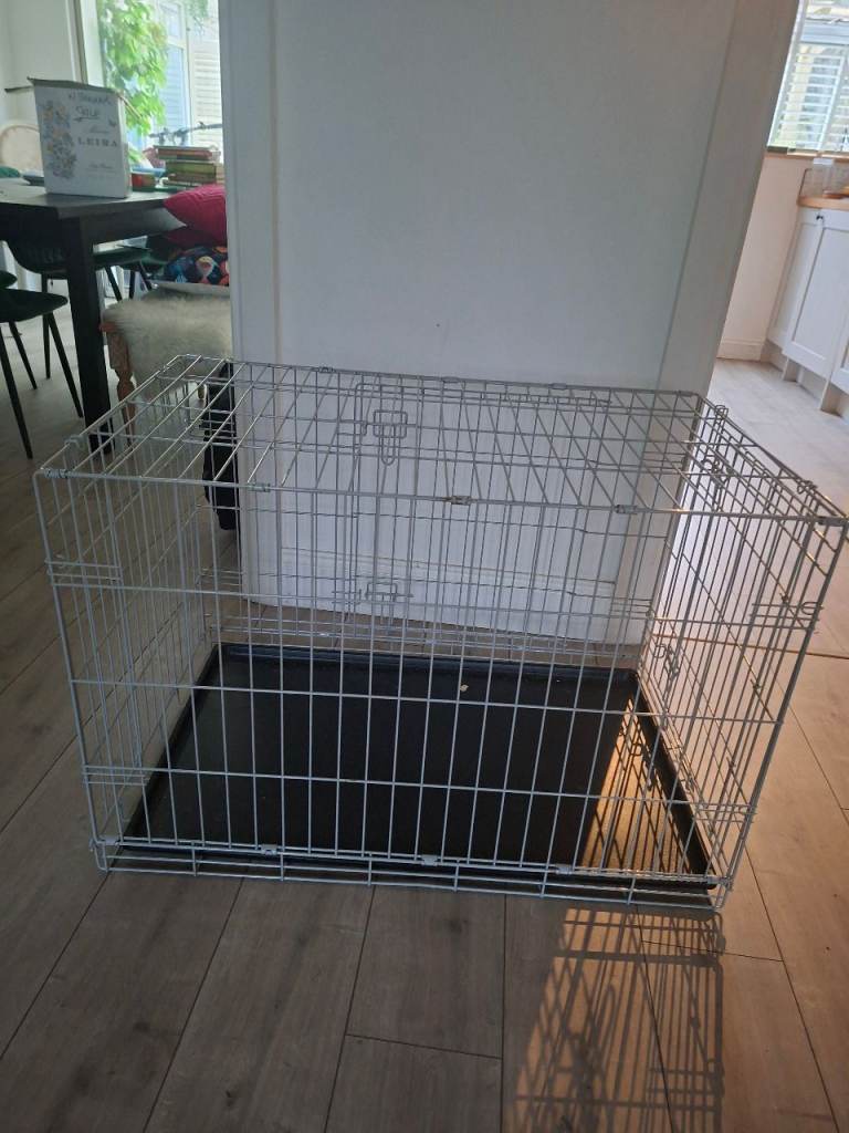 Medium metal dog cage 