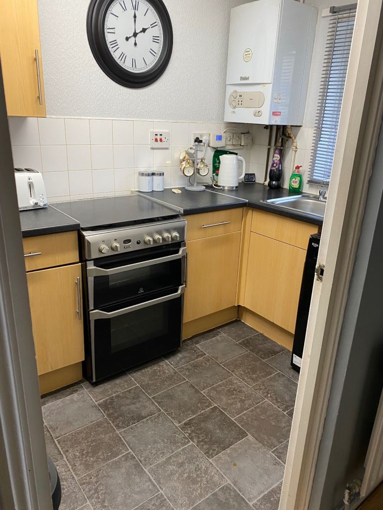 Lovely 2 bedroom house garden drive se20 for your 3 