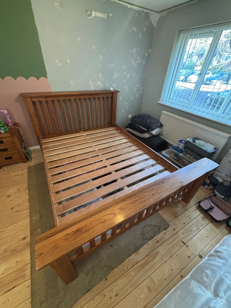 Kingsize wooden bed 
